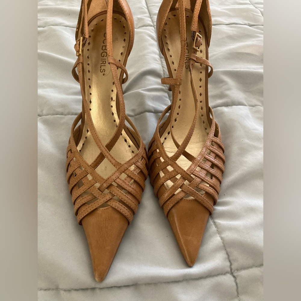 BCBGIRLS Tan Elegant Pointy Toe Cross Cross Detail Heels Size 7 1/2 EUC